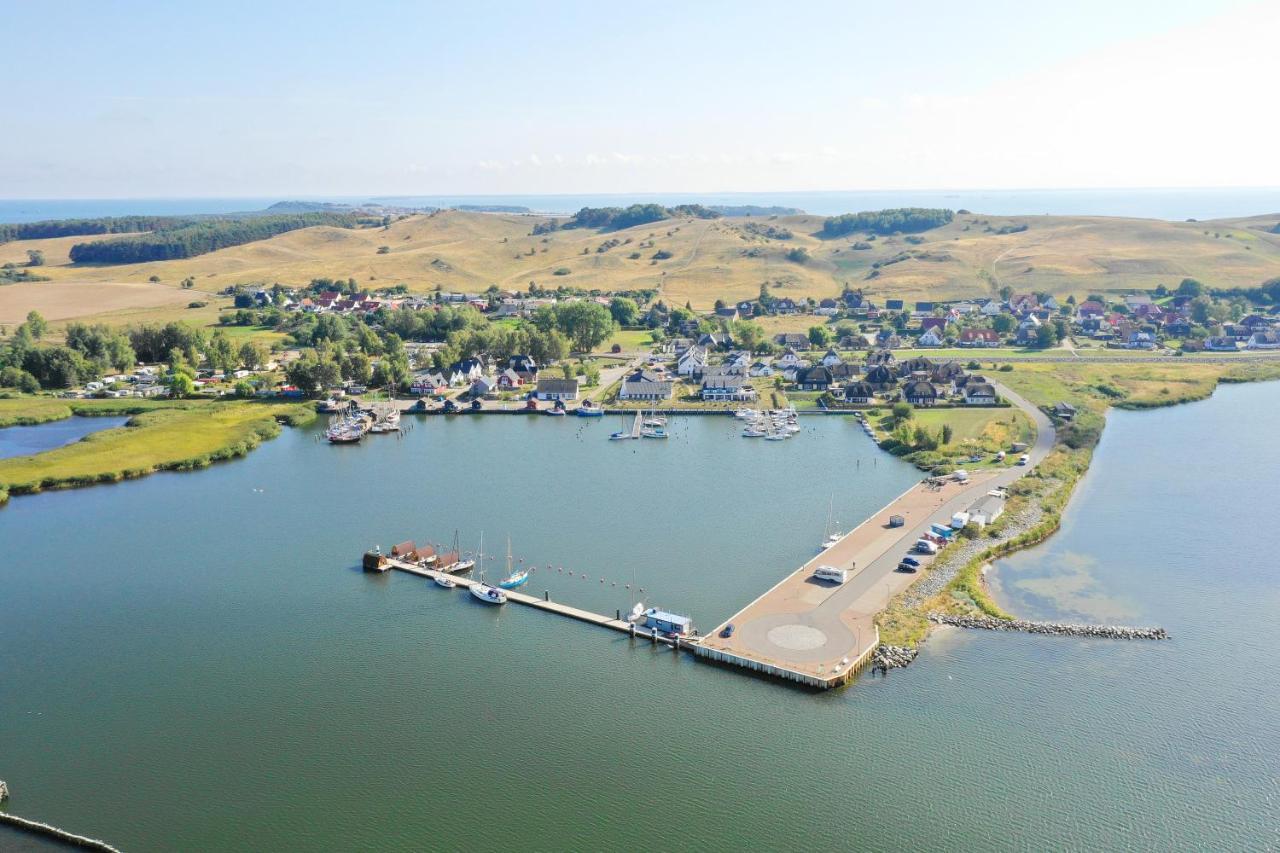Wassernahes Ferienhaus Mit Meerblick Und Schwimmbadnutzung In Sellin - Ferienhaus Rohrweihe Gager Exterior foto